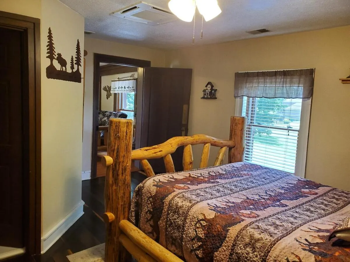 Дом отдыха Renovated 1847 Log Home Луисвилл США