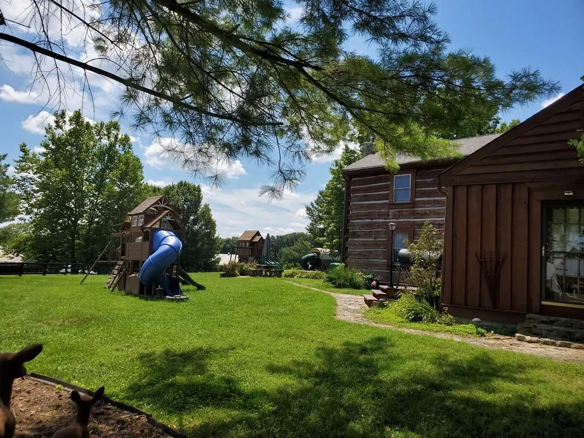 Дом отдыха Renovated 1847 Log Home Луисвилл