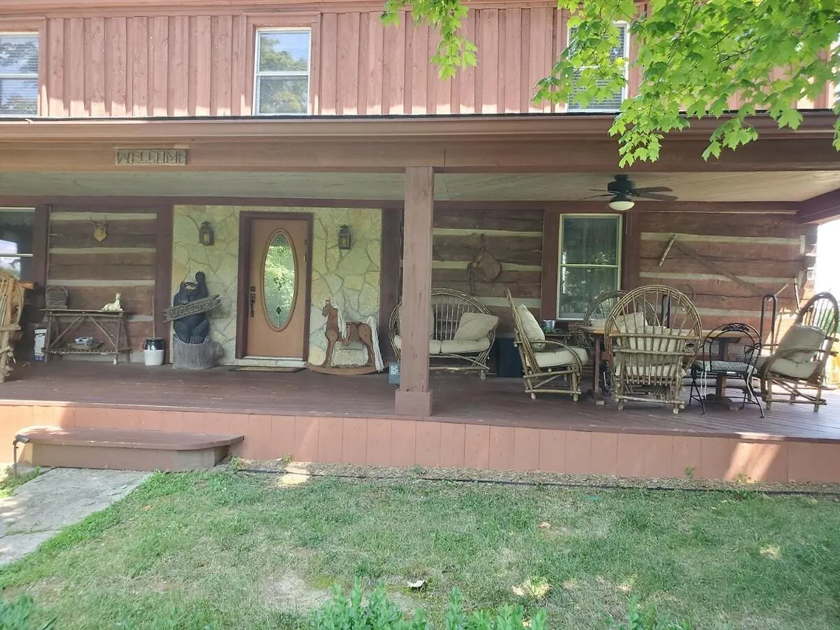 Renovated 1847 Log Home Луисвилл США