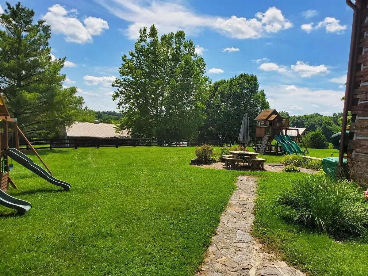 Дом отдыха Renovated 1847 Log Home Луисвилл