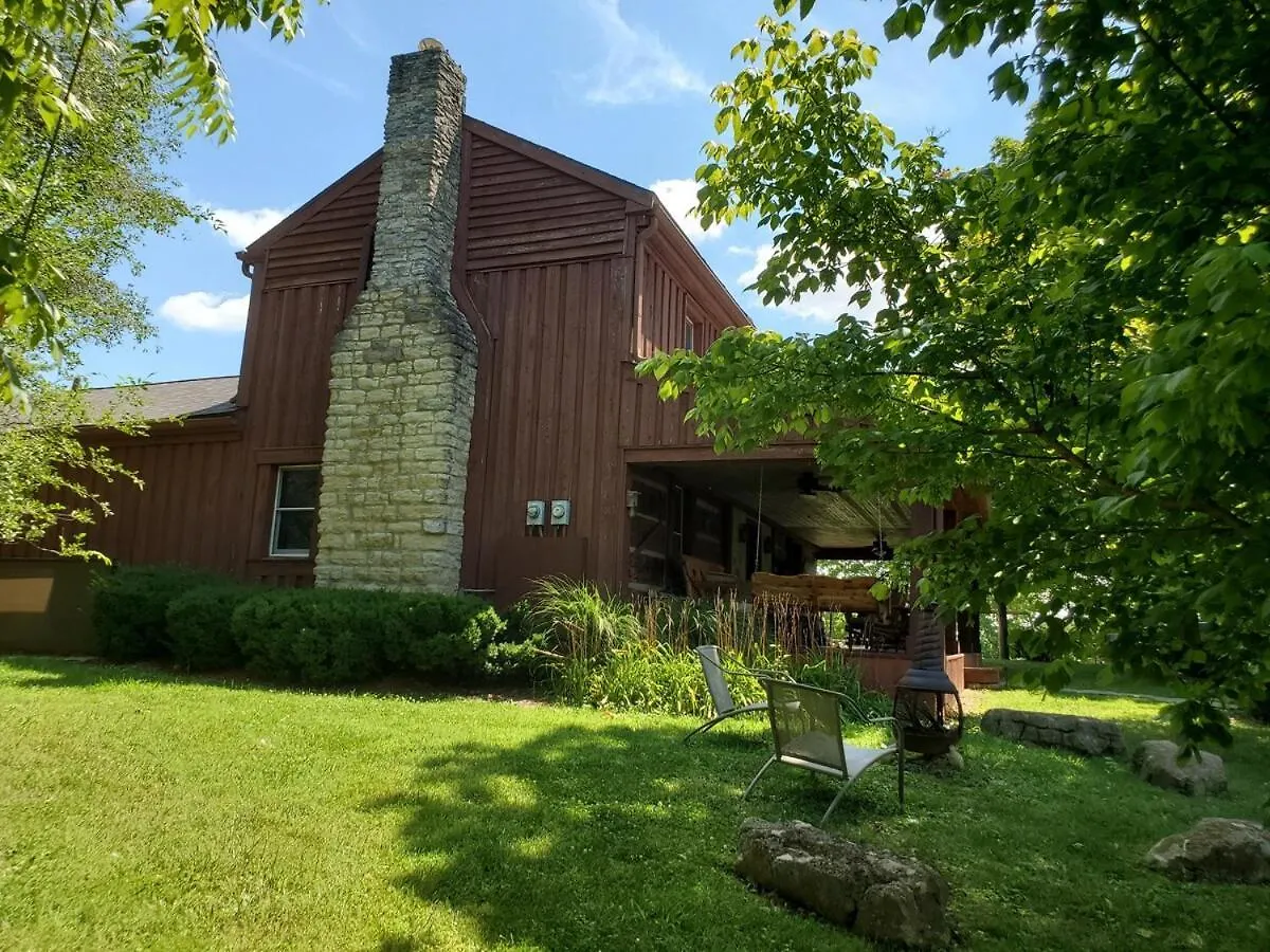 Renovated 1847 Log Home Луисвилл США